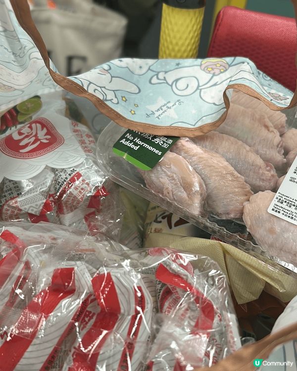 新年前夕吃了一些美食，例如Jolibee、素食套餐、自己買雞...