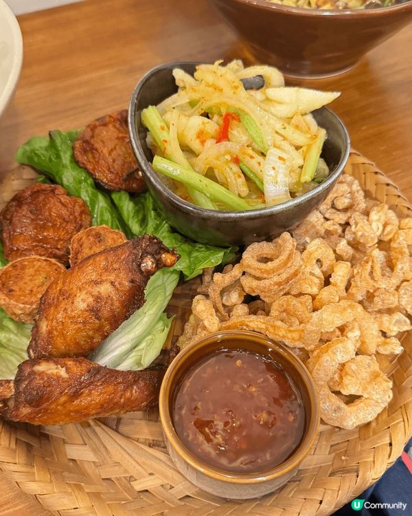 圖一是蟹黃沾面，蟹肉滿滿，量多啖啖蟹黃，好邪惡。圖二是薔紅燒...