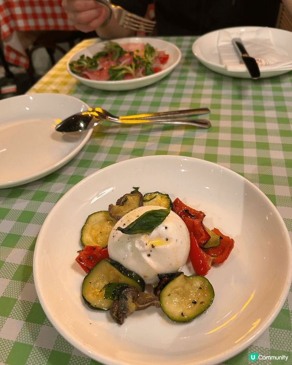 平時咩都中意食，西餐中餐，飲茶甜品，樣樣都有食下。