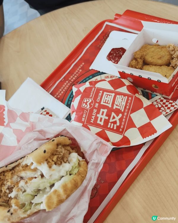 三張分別攝於不同深圳餐廳，包括中國漢堡，極有韓國風味的戶外烤...