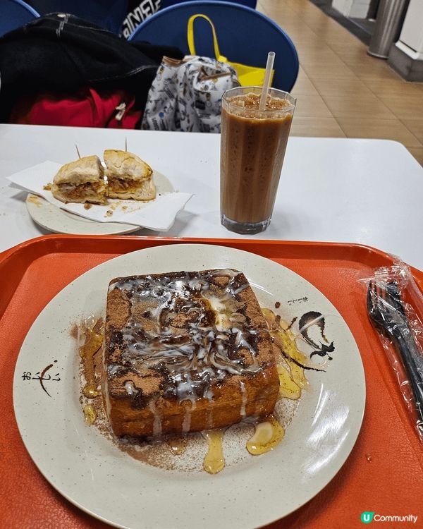 我同家人去澳門綜合大樓熟食檔試食不同美食，有牛雜、煲仔飯（即...