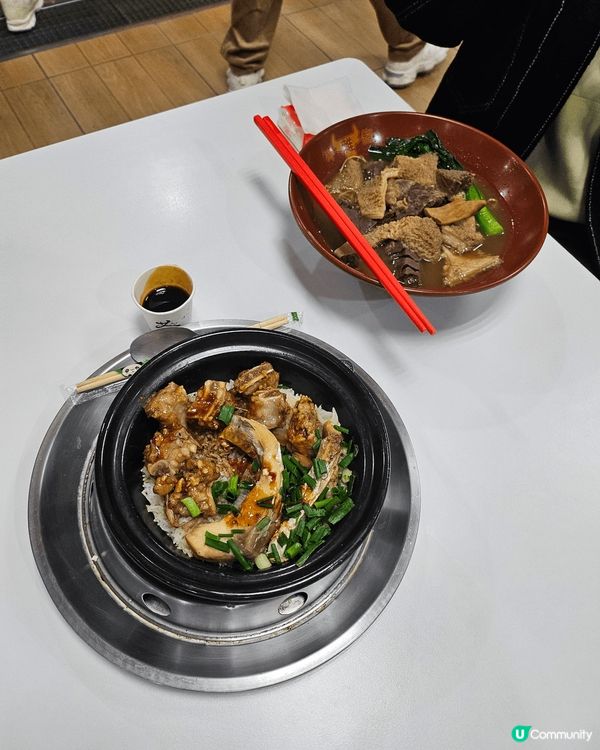 我同家人去澳門綜合大樓熟食檔試食不同美食，有牛雜、煲仔飯（即...