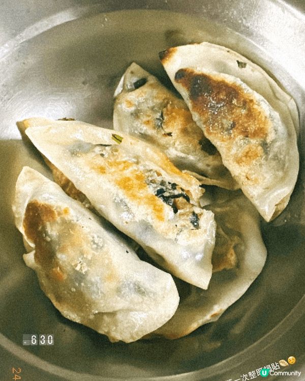 家人自家製的美食有鍋貼、蘿蔔糕，還有豐富的團年飯。新年自家製...