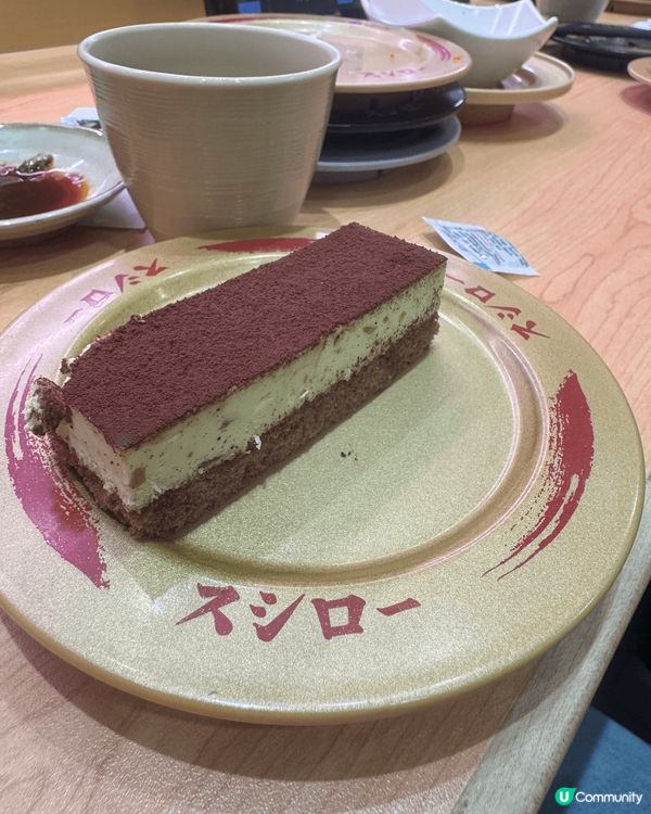 臨近新年，呢間壽司店無左開心果蛋糕，但出現朱古力心太軟，好適...