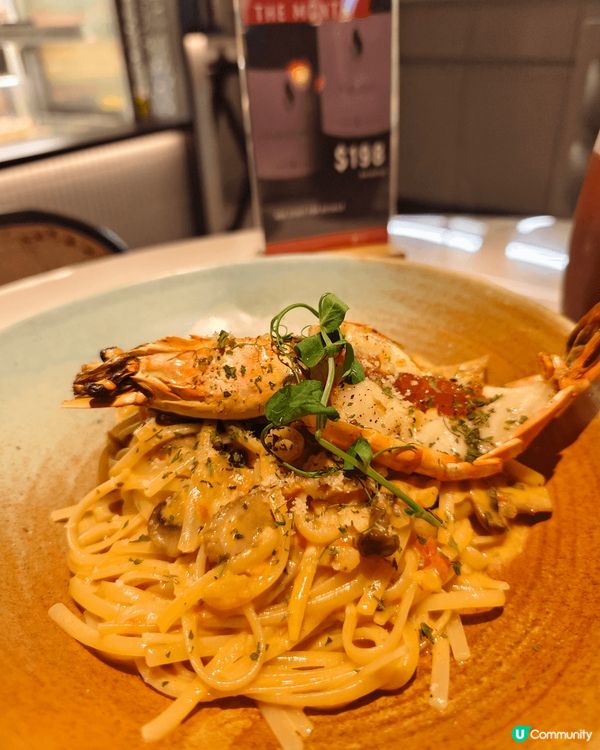 蔥油豬扒飯，春卷， 龍蝦意粉。