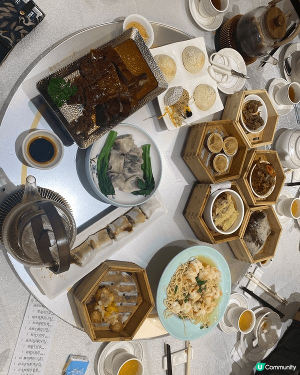 首先當然是飲茶約了同事去海港薈飲午茶，食物豐富又好味大家說說...