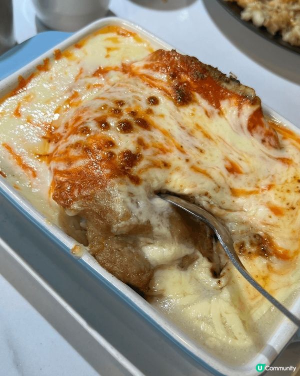 推薦叉燒披薩、蝦餃披薩和香菇披薩，融合點心風味，口感獨特美味...