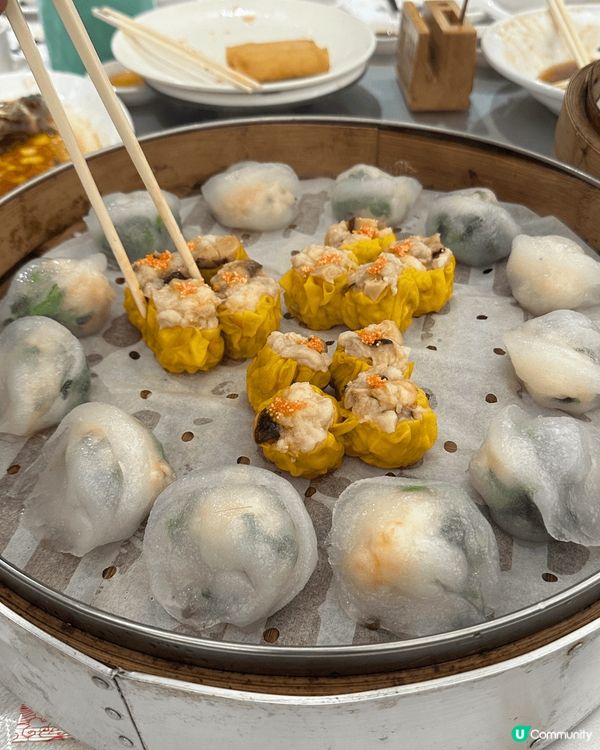 推薦叉燒披薩、蝦餃披薩和香菇披薩，融合點心風味，口感獨特美味...