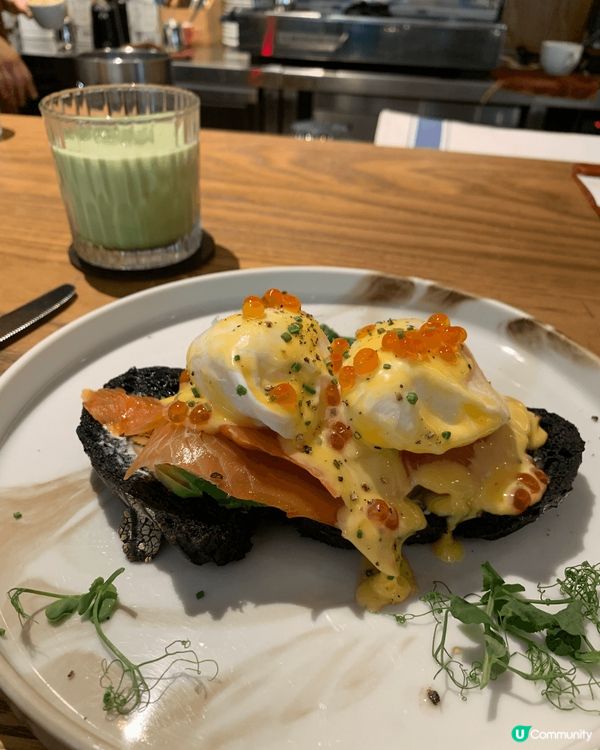 這是我在香港吃的美食和運動的山，第一張相是針山，而第二張相食...
