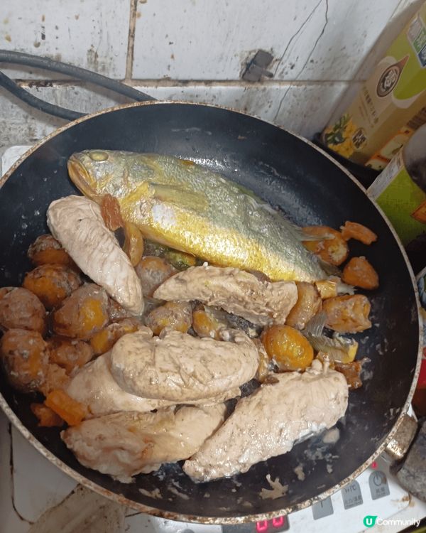 煎黃花魚和栗子炆鶏柳，初一的素菜煲，還有青瓜貓咪雕花
