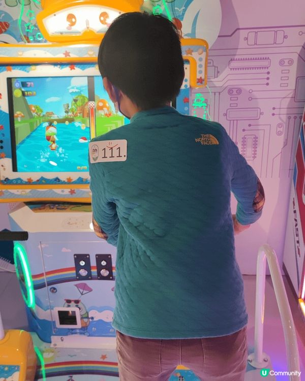 百田遊園，一個價錢遊戲任玩，包括揸車仔、籃球機、跳舞機同其他...