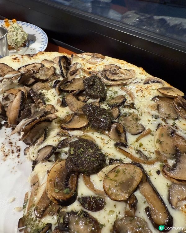 坑口親民小店cafe, 拉絲芝士松露pizza超正