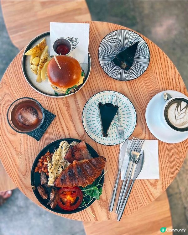 中環打卡新去處☕️  
元創方咖啡店，室外位打卡一流📸