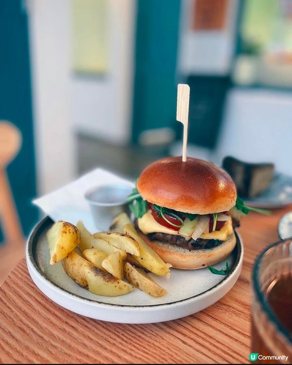 中環打卡新去處☕️  
元創方咖啡店，室外位打卡一流📸