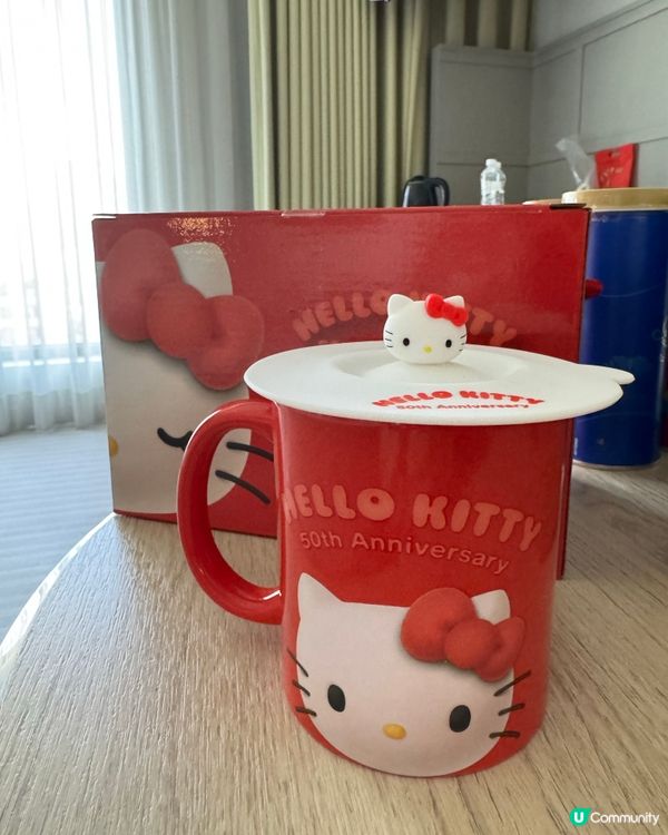 在家樂福可以找到很多不同聯成商品,包括其中50周年慶祝的He...