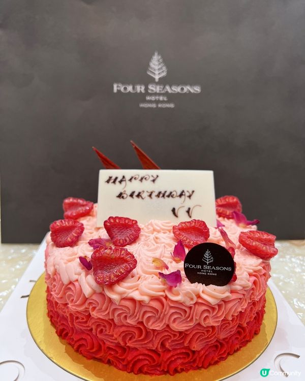 可愛貴婦狗與四季紅絲絨蛋糕❤️🩷