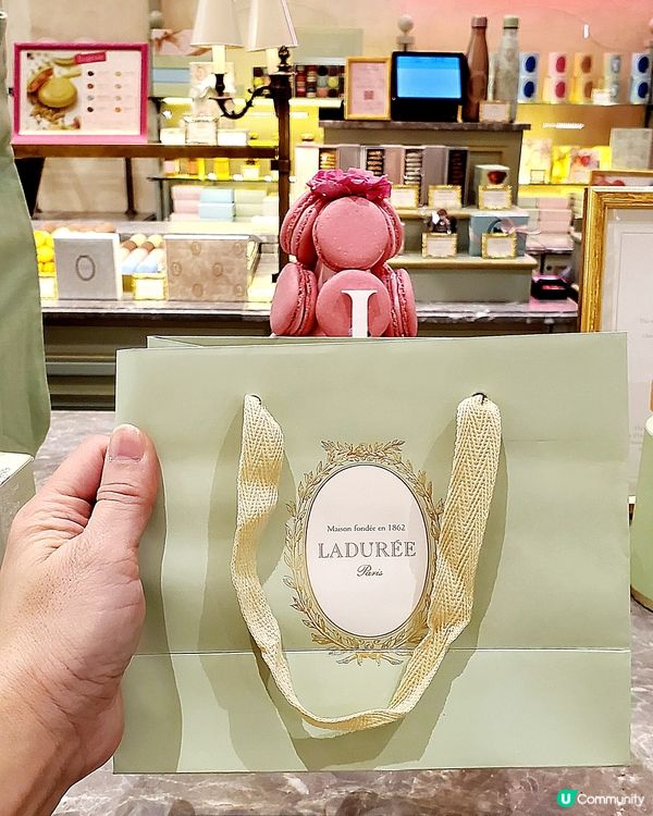  Ladurée情人節。期間限定心形❤️馬卡龍