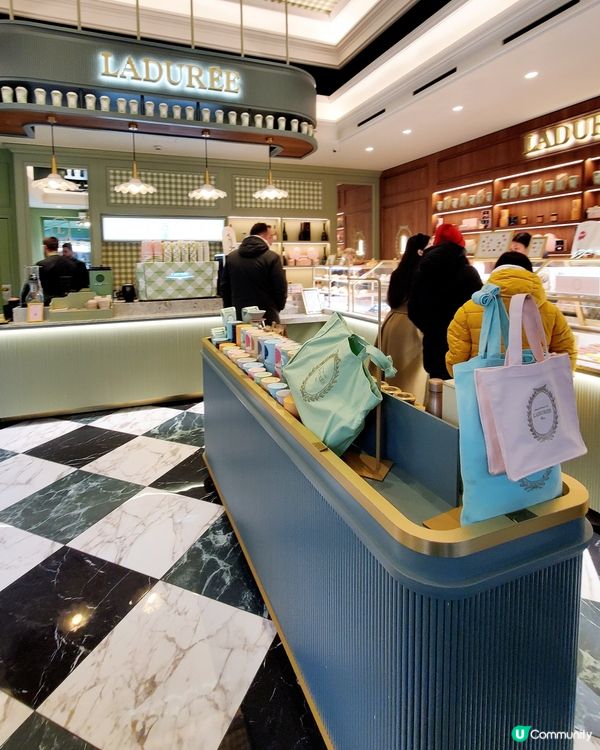  Ladurée情人節。期間限定心形❤️馬卡龍