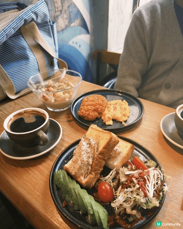 早幾日帶貓貓去body check, 順便睇下附近有冇咩寵物...