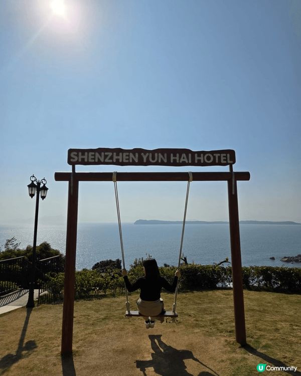 沒想過深圳都有小火車，極似釜山小火車🤩背景係無盡的天使灣，白...