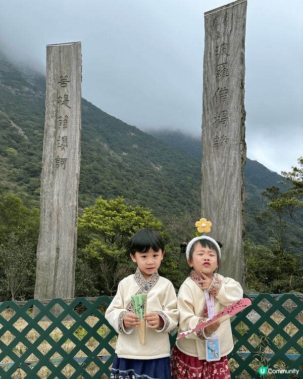 上面是各地的旅遊景點有泰國的小馬爾代夫，香港迪士尼樂園，和大...