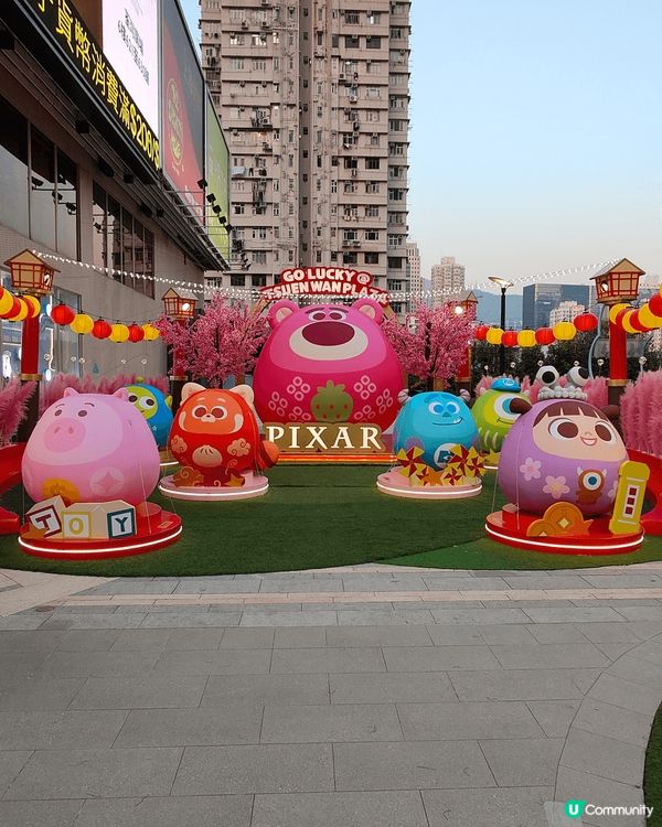 荃灣廣場空中花園，蛇年迎嚟一班pixar老友記，化身不倒翁同...
