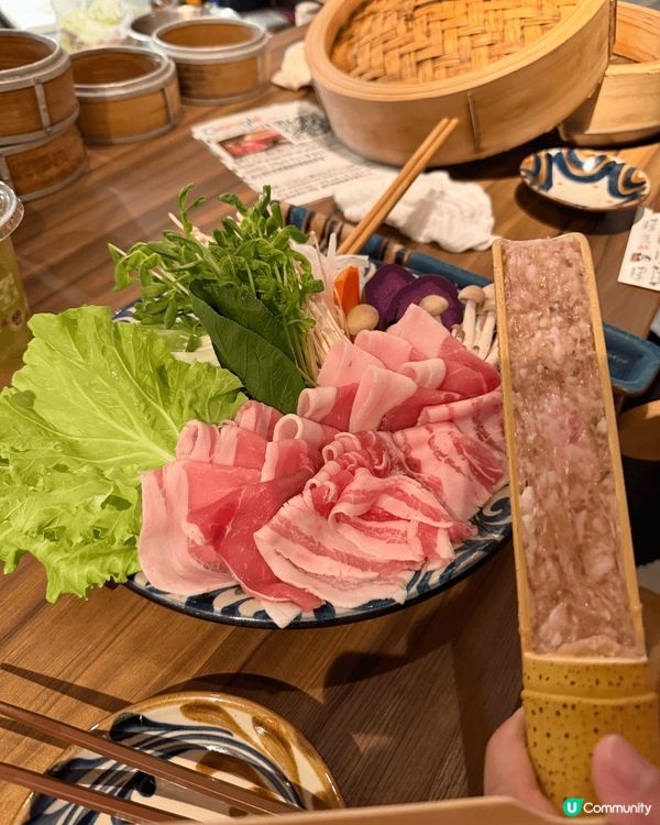 沖繩之旅食傳統阿古豬，蒸籠食法比較少見；人氣暖暮拉麵，排隊一...