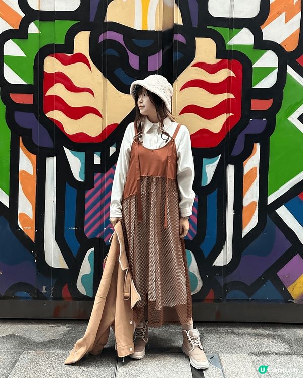 銅鑼灣百德新街附近嘅厚誠街小巷，牆壁上有好多塗鴉藝術畫，路過...