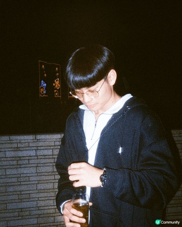 分別在倒數時尖沙咀海旁，河內的火車街，和機場的隨意拍