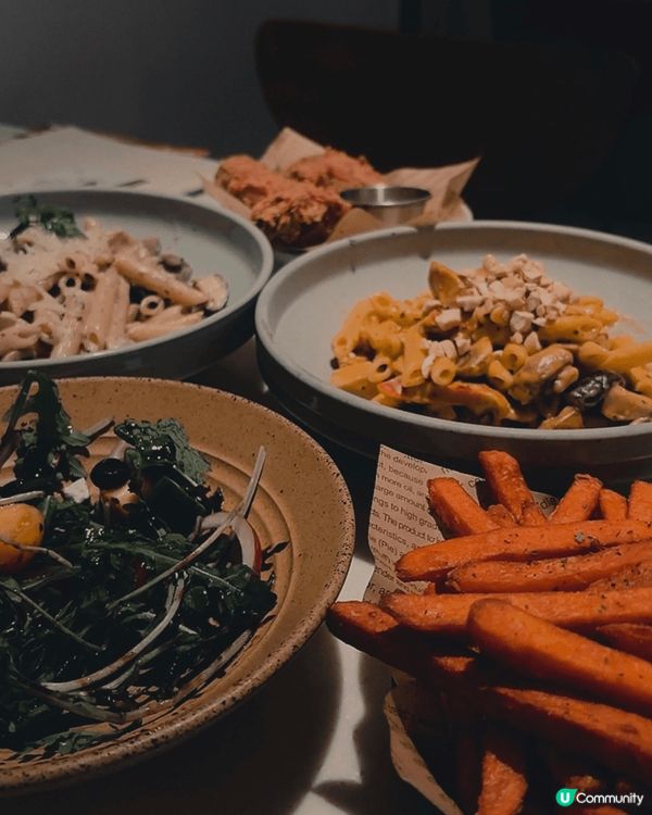 在世界各地尋找美食 為美食拍下照片 可以透過照片留住回憶及味...