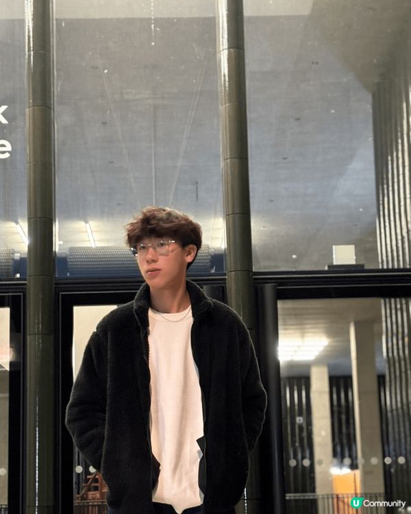 第一張在單車環島遊時拍的照片！第二張是在M+那邊拍的。聖誕樹...