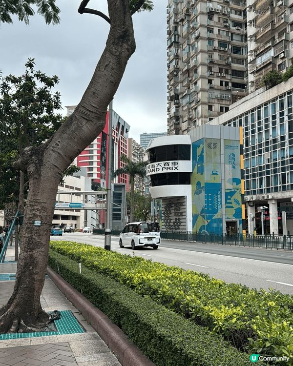 1) 自駕港車北上, 在塞車途中發現天空很藍, 沿途風景也很...