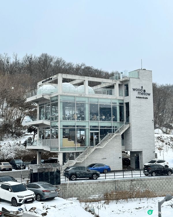 📍打卡首爾穩世咖啡館，在風雪中感受到了無比的溫暖與寧靜🤍❄️...