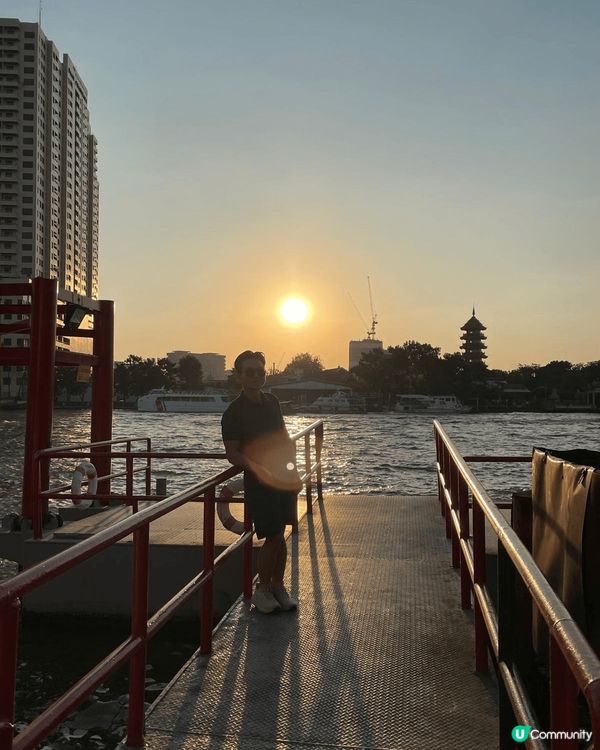 Pic1: 某藝術中心自拍