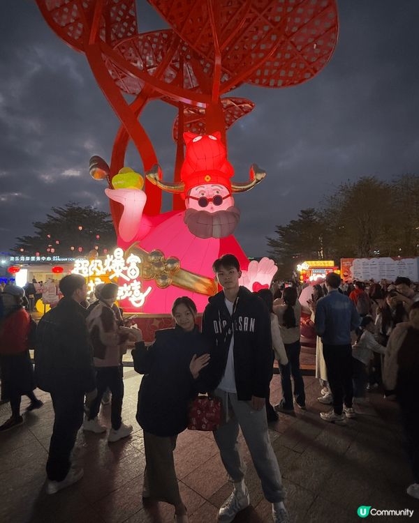 深圳歡樂海岸的2025大灣區超級燈會非常吸晴，未到入口已有卡...