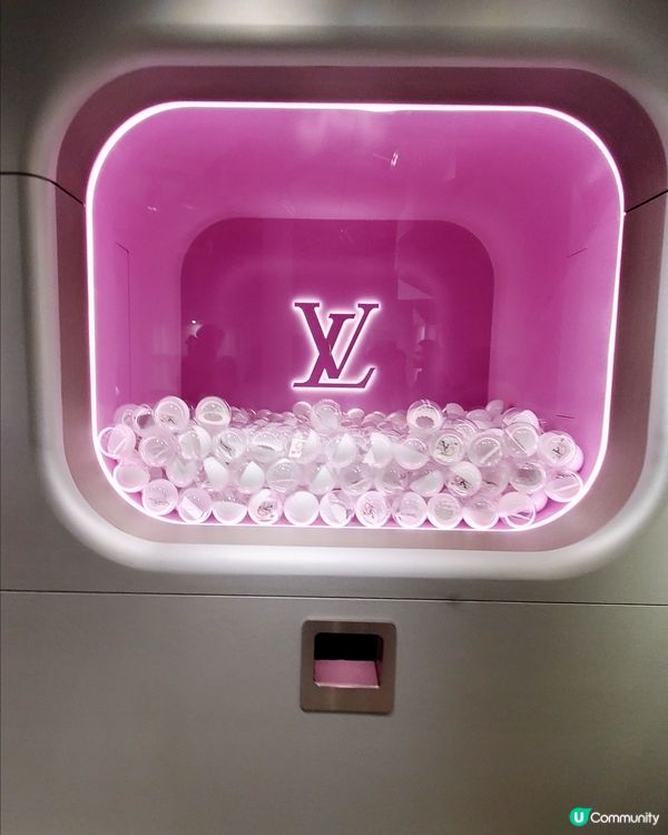 LOUIS VUITTON x MURAKAMI Cafe 