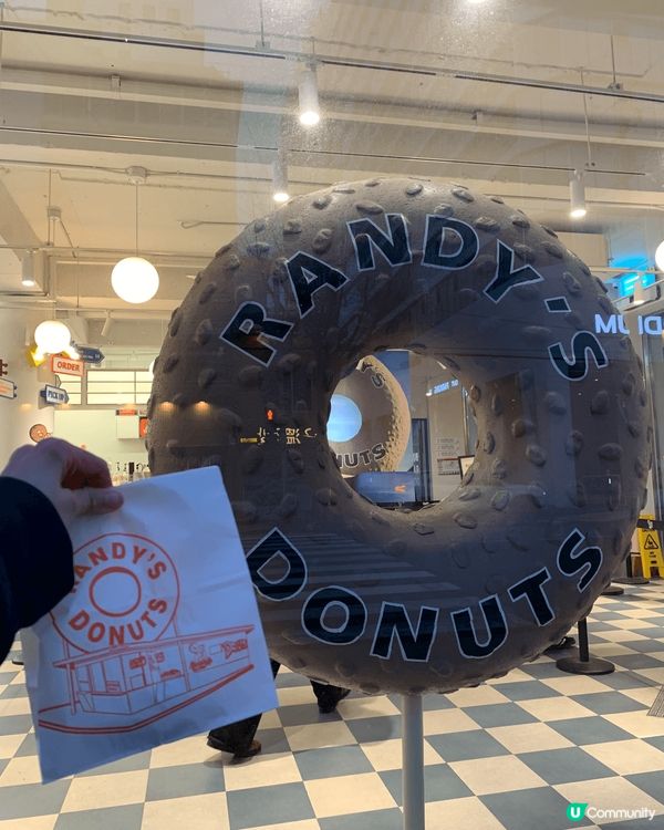 今次去咗釜山Randy’s Donuts  呢間係美國加州出...