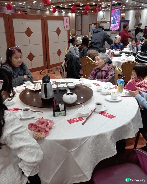 朋友生日，一起吃盆采和生日蛋糕真是開心。