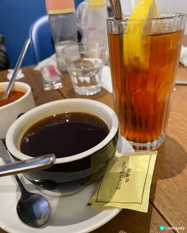 熱辣辣既食物～杯咖啡係幾好，無加糖都飲得落～炸魚比我想像中厚...
