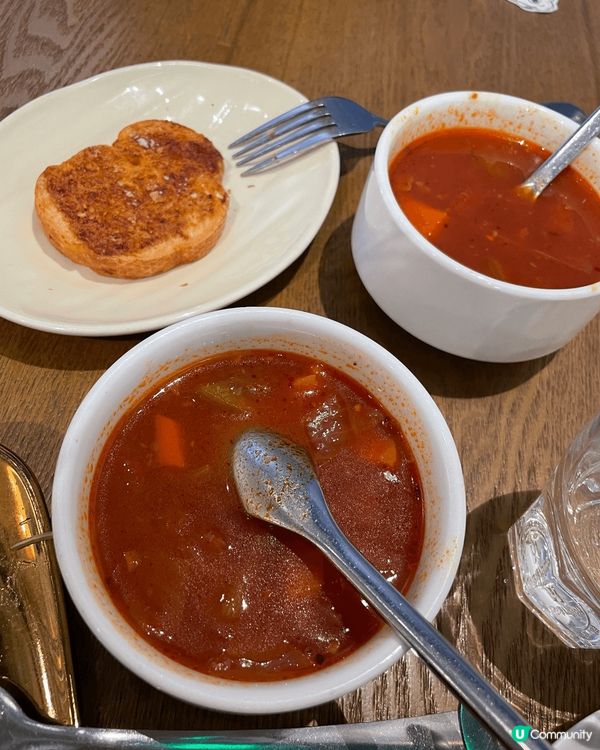 熱辣辣既食物～杯咖啡係幾好，無加糖都飲得落～炸魚比我想像中厚...