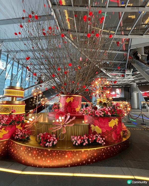 中環匯豐銀行總行農曆新年佈置，祝大家花開富貴、桃李滿門！