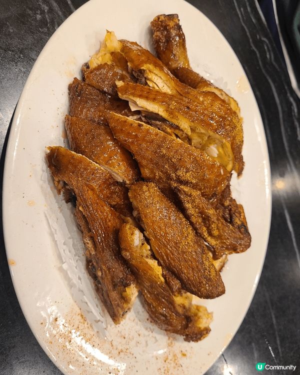 美食當前如何抵擋得住?先來茄汁蝦又大又爽口，再來炸子鷄軟身鷄...