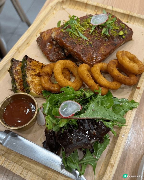 超舒服咖啡店，木藝設計，令人可以安靜咁食一餐飯，感到身心放鬆...