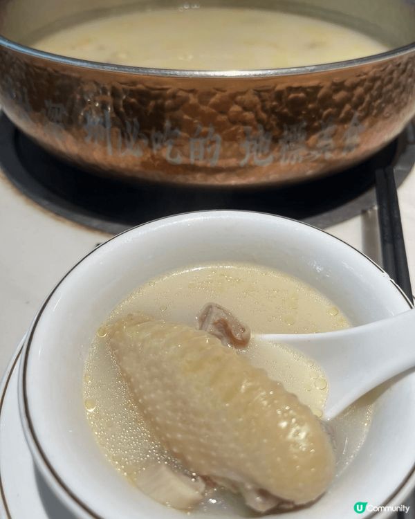 深圳皇崗的順德公廣東豬肚雞是在冬天必食的，因為胡椒湯底暖心暖...