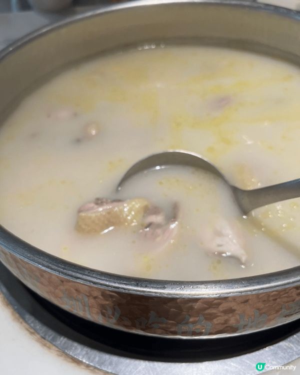 深圳皇崗的順德公廣東豬肚雞是在冬天必食的，因為胡椒湯底暖心暖...