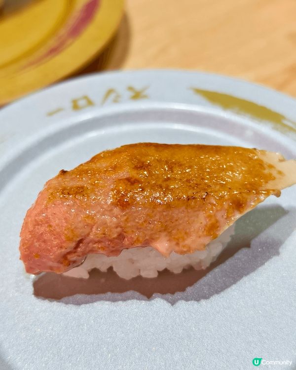 今期壽司郎必食，人氣回歸肥美鵝肝，上面一層薄脆焦糖，建議最少...