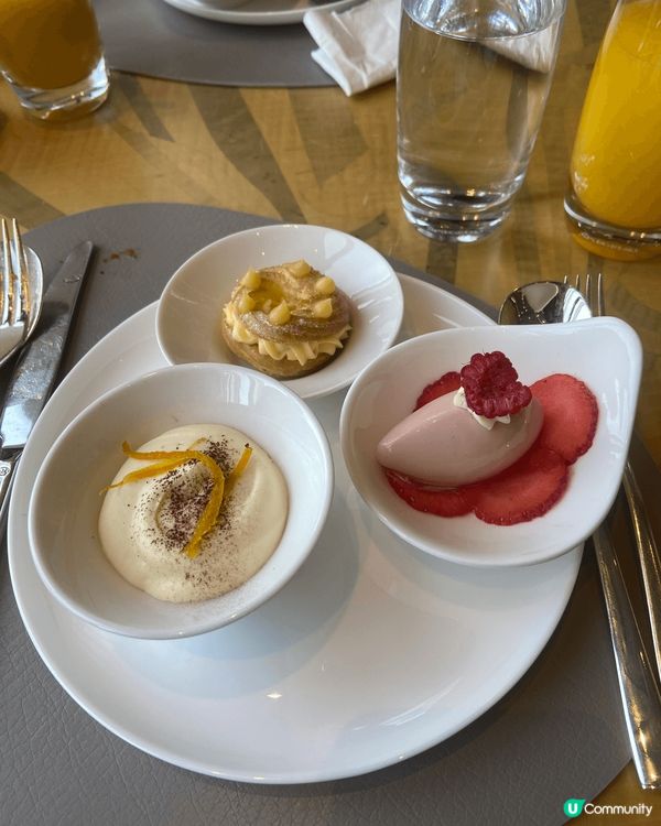 四季酒店午市自助餐甜品好出色，有啲食落好驚喜！甜品冇伏！開心...