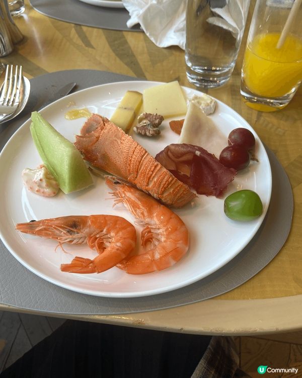 四季酒店午市自助餐甜品好出色，有啲食落好驚喜！甜品冇伏！開心...