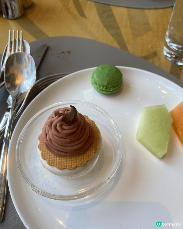 四季酒店午市自助餐甜品好出色，有啲食落好驚喜！甜品冇伏！開心...