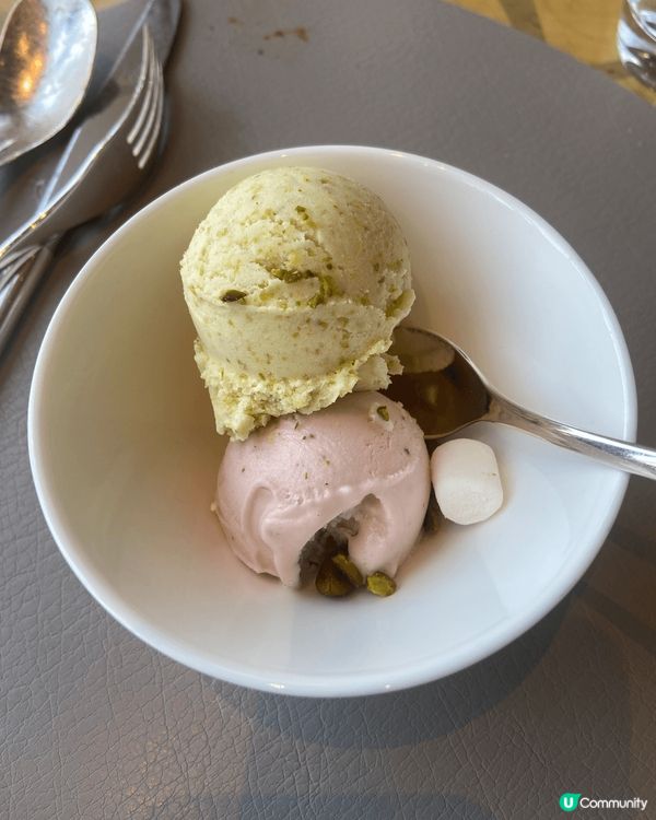 四季酒店午市自助餐甜品好出色，有啲食落好驚喜！甜品冇伏！開心...